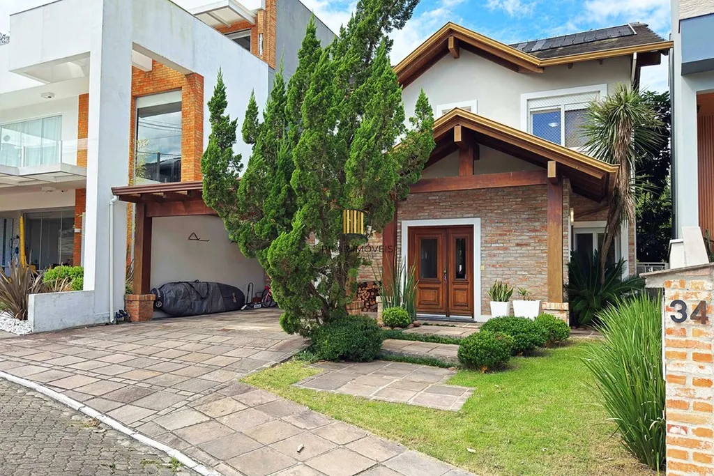 Casa 3 dormitórios no bairro Hípica