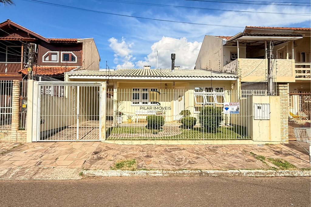 Casa 3 dormitórios no bairro Igara