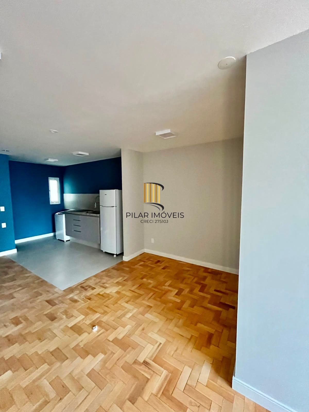 Lindo apto de 01 dorm, com 50 m2, no Passo da Areia, próximo ao Shopping Wallig