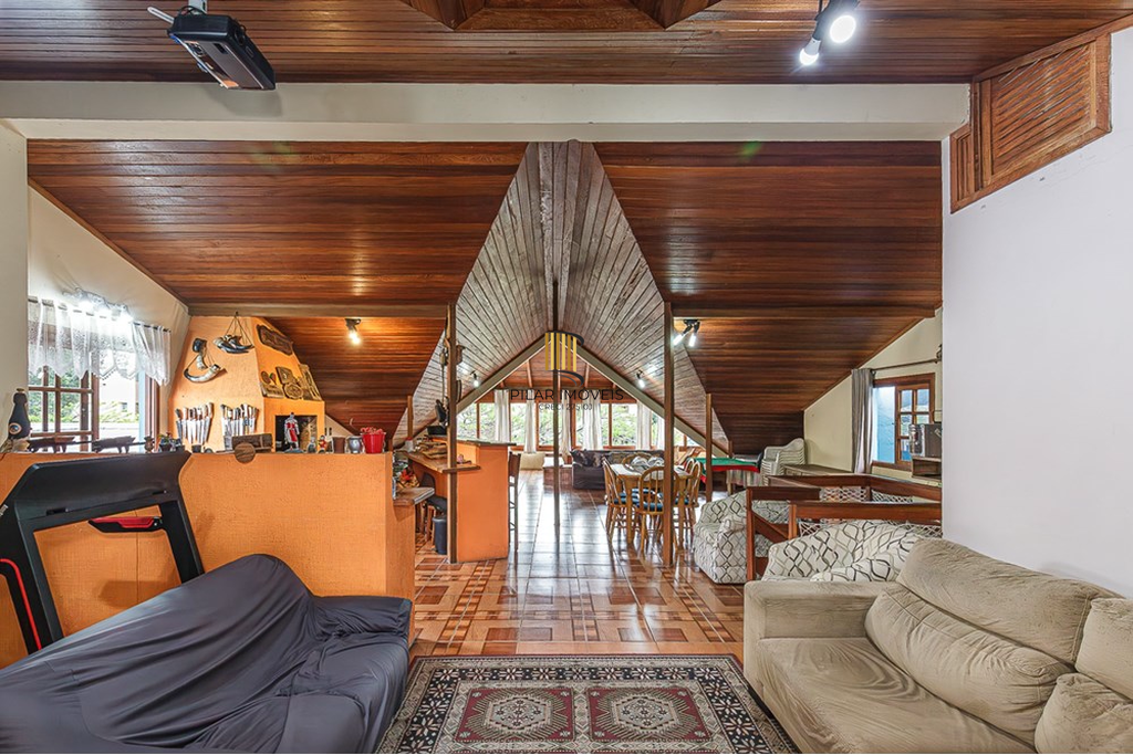 Casa 5 dormitórios no bairro Vila Ipiranga