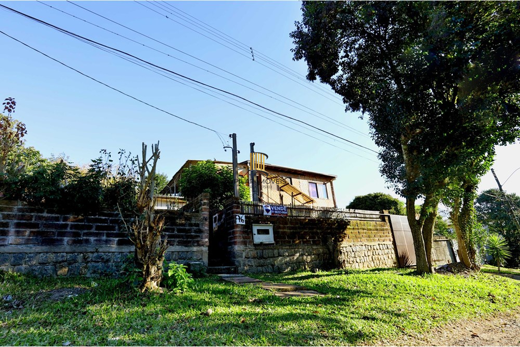 Casa 6 dormitórios no bairro Lomba do Pinheiro