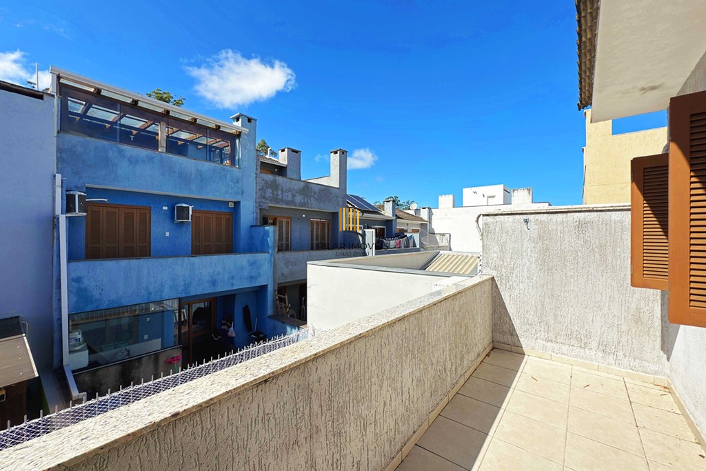 Casa 3 dormitórios no bairro Hípica