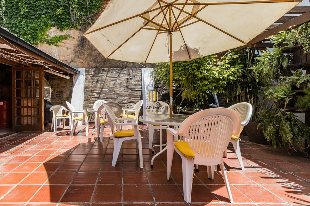 Casa 3 dormitórios no bairro Medianeira