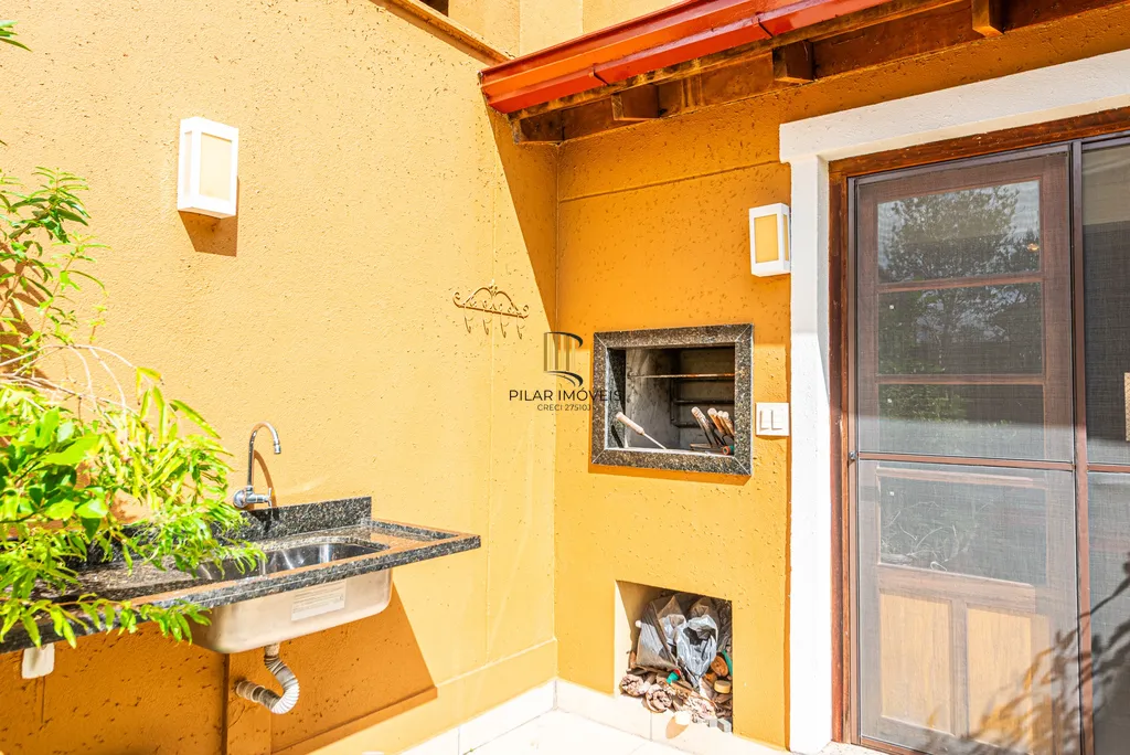 Casa de Condomínio 4 dormitórios no bairro Três Figueiras