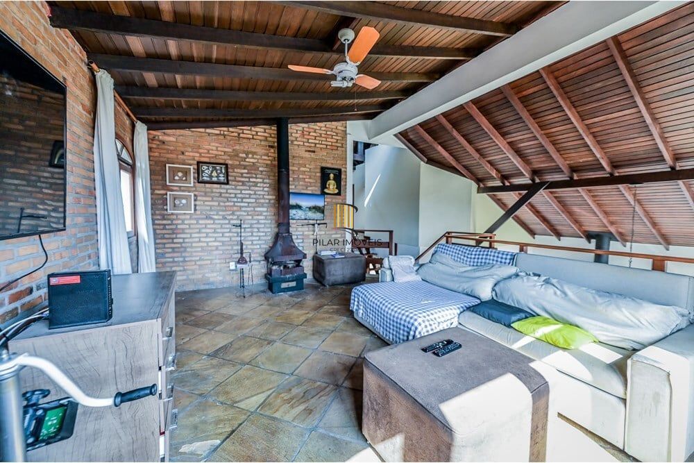 Casa 4 dormitórios no bairro Ipanema