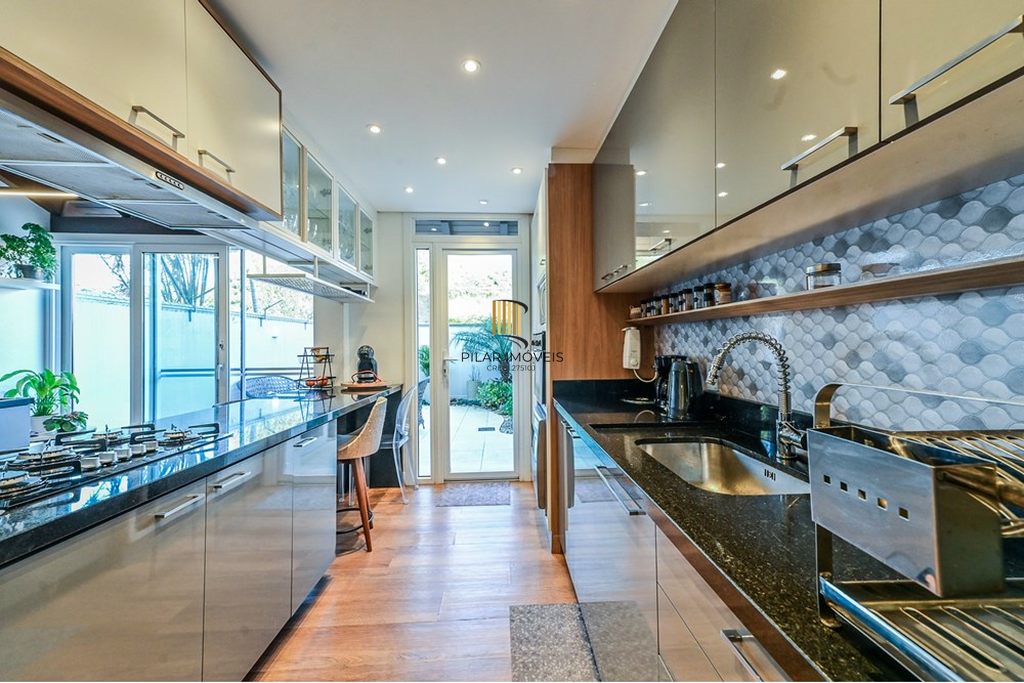 Casa de Condomínio 3 dormitórios no bairro Tristeza