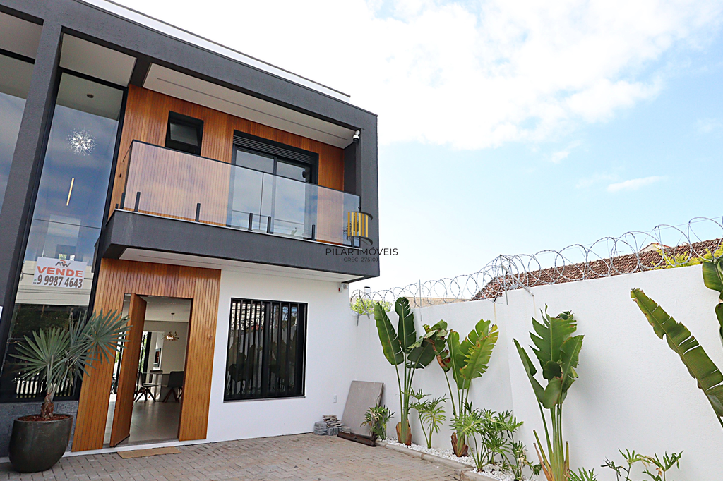 Casa de Condomínio 3 dormitórios no bairro São Sebastião