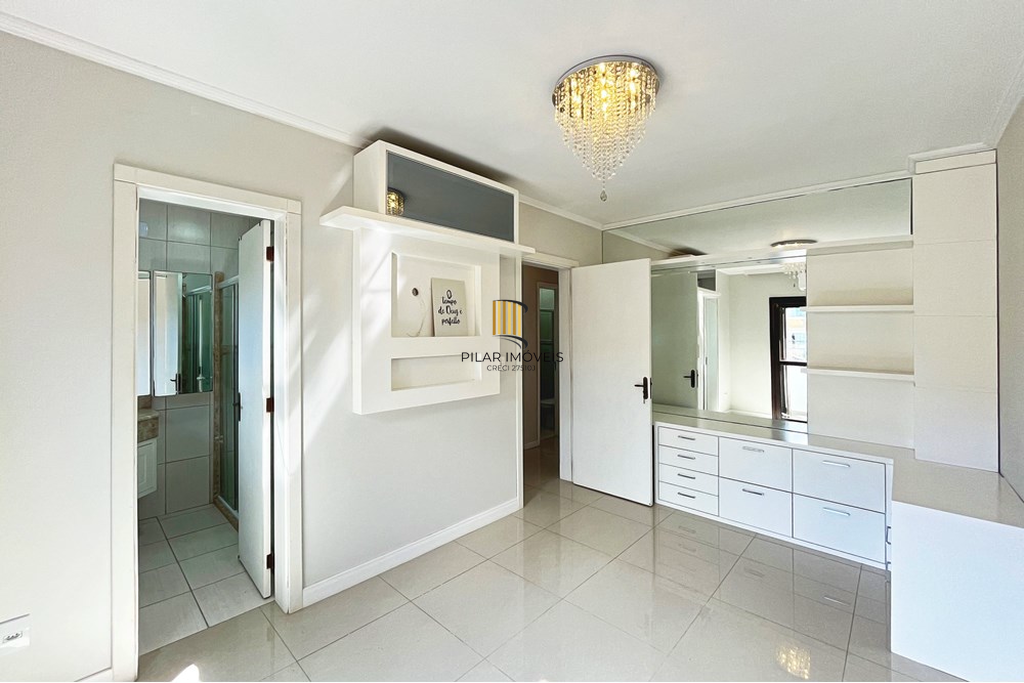 Casa 3 dormitórios no bairro Hípica