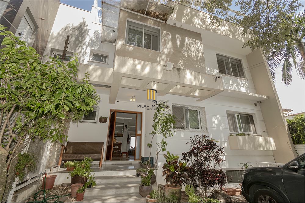 Casa 4 dormitórios no bairro Vila Assunção