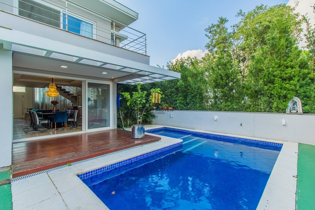 Casa 4 dormitórios no bairro Igara