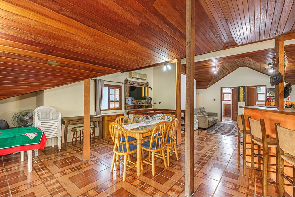 Casa 5 dormitórios no bairro Vila Ipiranga