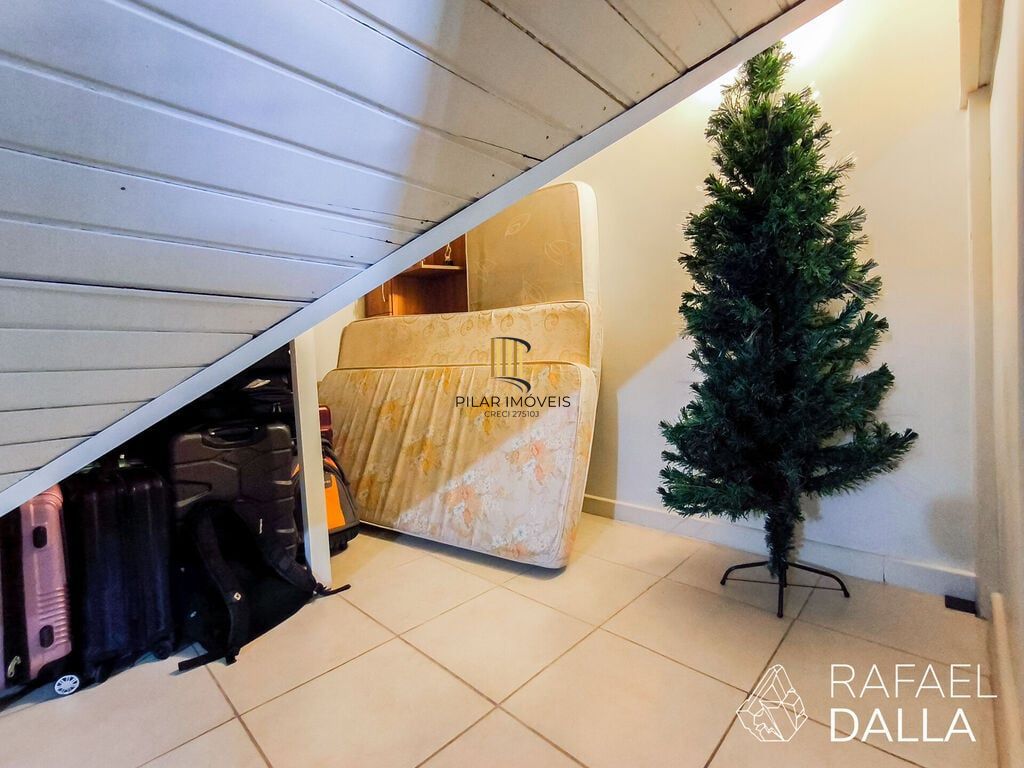 Casa de Condomínio 3 dormitórios no bairro Jardim Carvalho