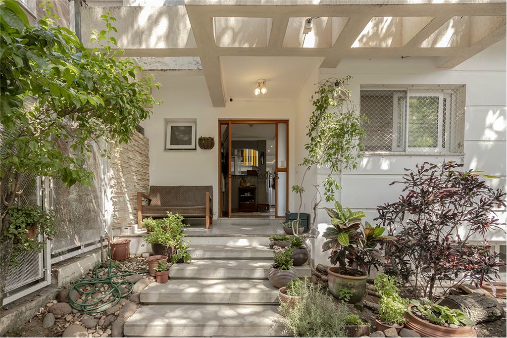 Casa 4 dormitórios no bairro Vila Assunção