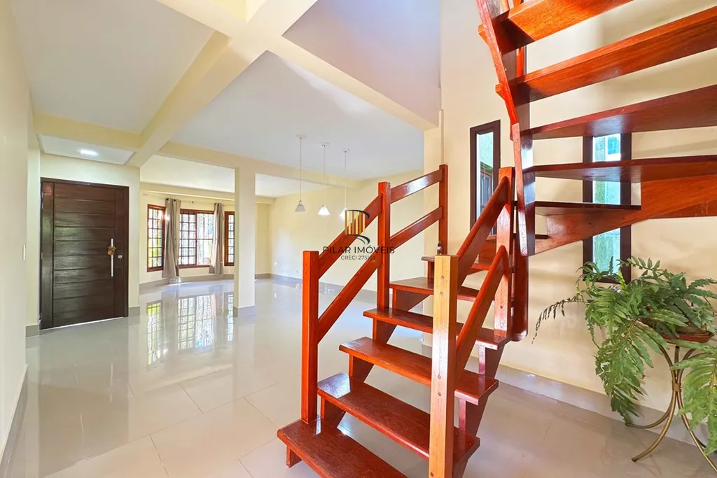 Casa 4 dormitórios no bairro Guarujá