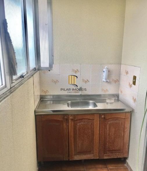 Ótima sala, com 02 vagas, prédio com elevador, no Passo da Areia