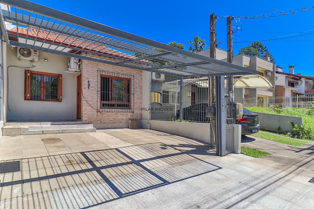 Casa 3 dormitórios no bairro Hípica