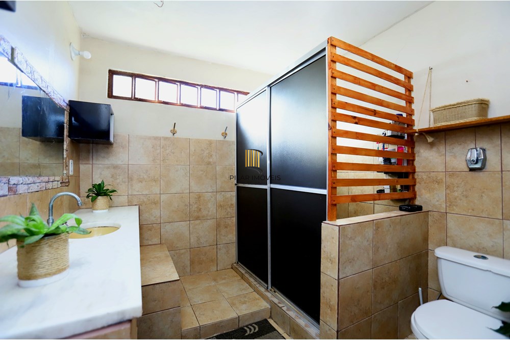 Casa 6 dormitórios no bairro Lomba do Pinheiro