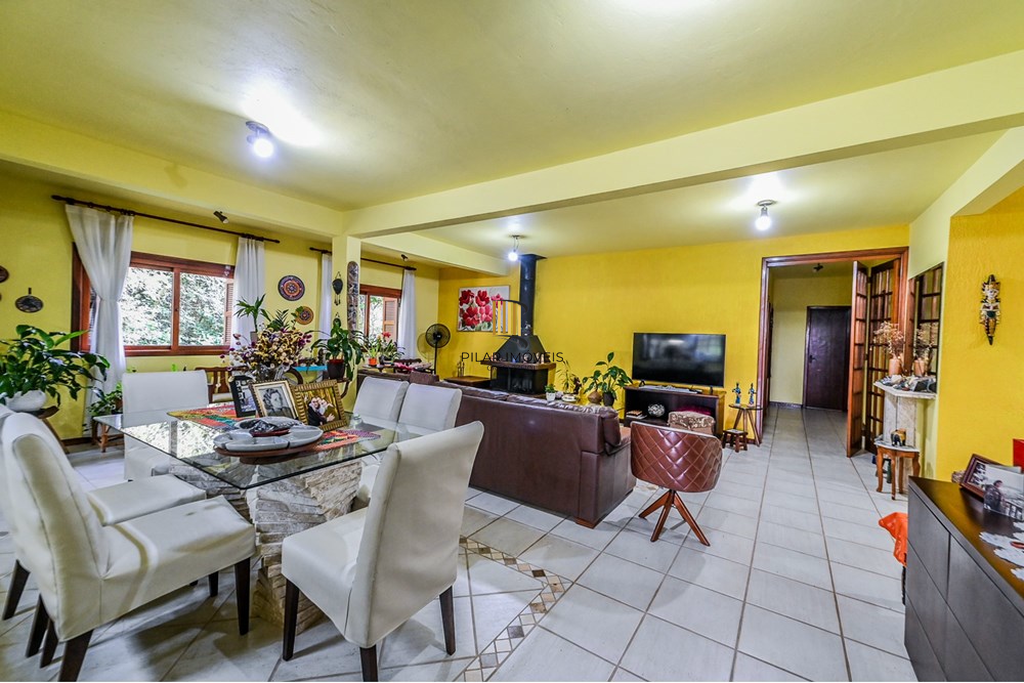 Casa 4 dormitórios no bairro Cascata