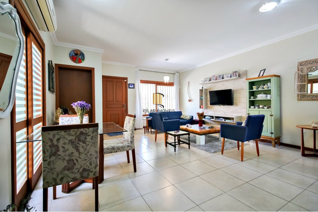 Casa 3 dormitórios no bairro Guarujá