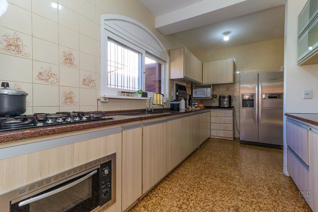 Casa 6 dormitórios no bairro Jardim Planalto
