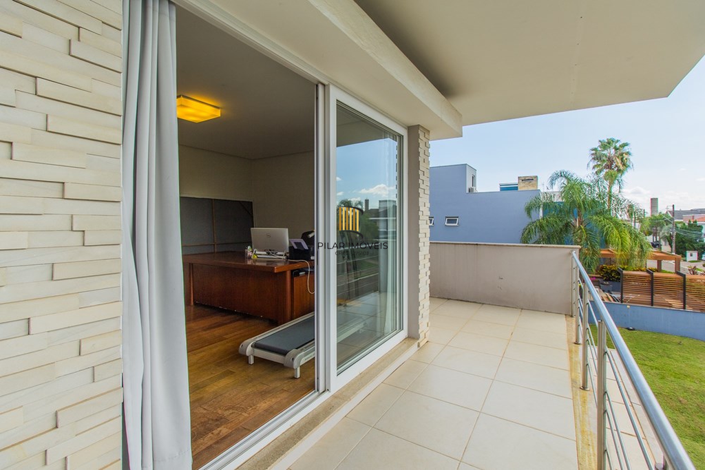 Casa 4 dormitórios no bairro Igara