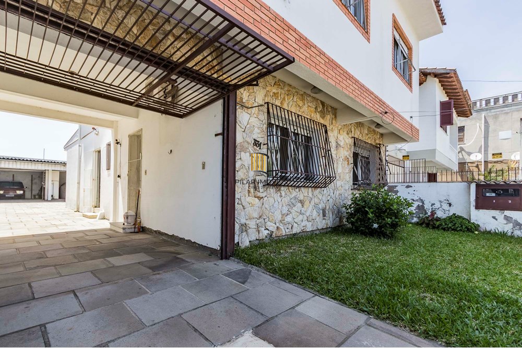 Casa 4 dormitórios no bairro Sarandi