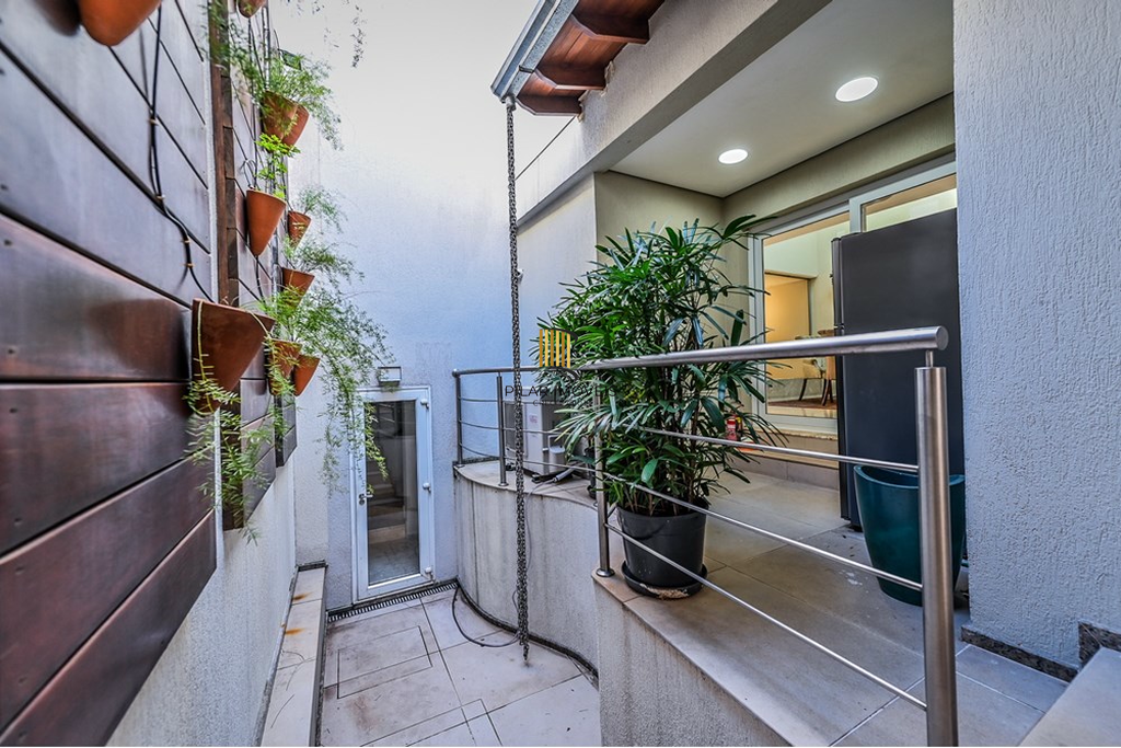 Casa 5 dormitórios no bairro Menino Deus