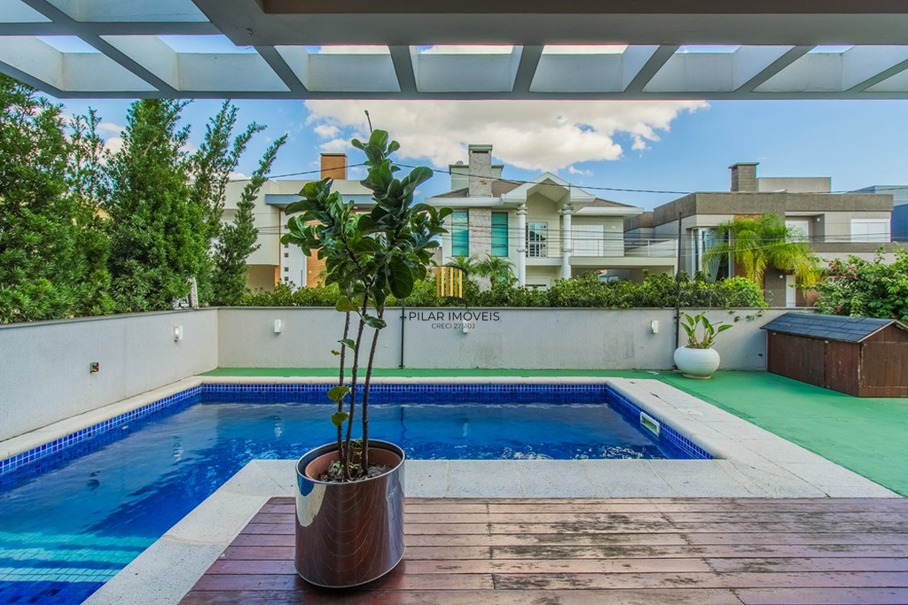 Casa 4 dormitórios no bairro Igara