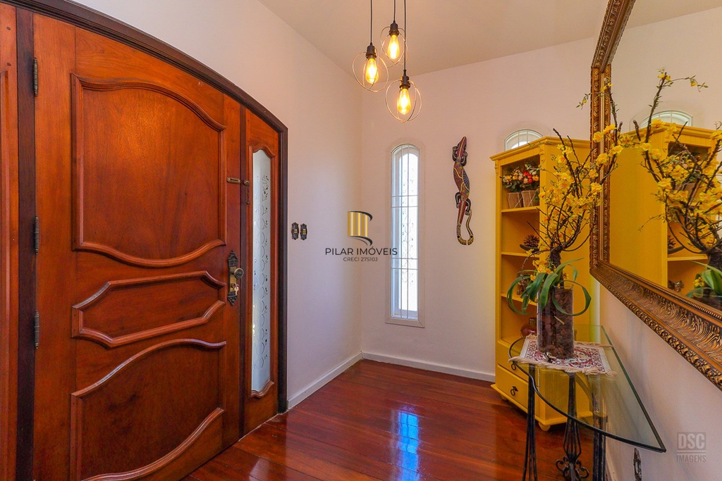 Casa 6 dormitórios no bairro Jardim Planalto