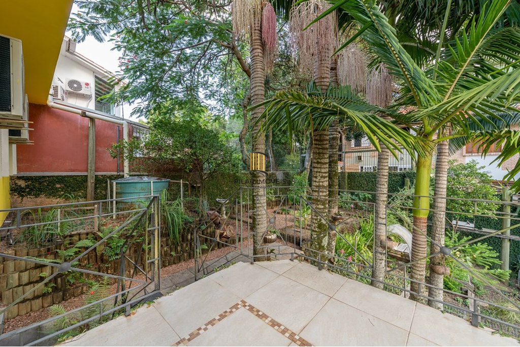 Casa 4 dormitórios no bairro Ipanema