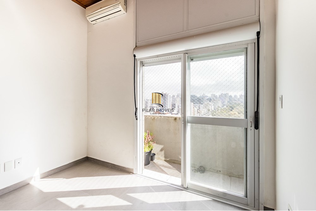 Apartamento 4 dormitórios no bairro Cidade Baixa