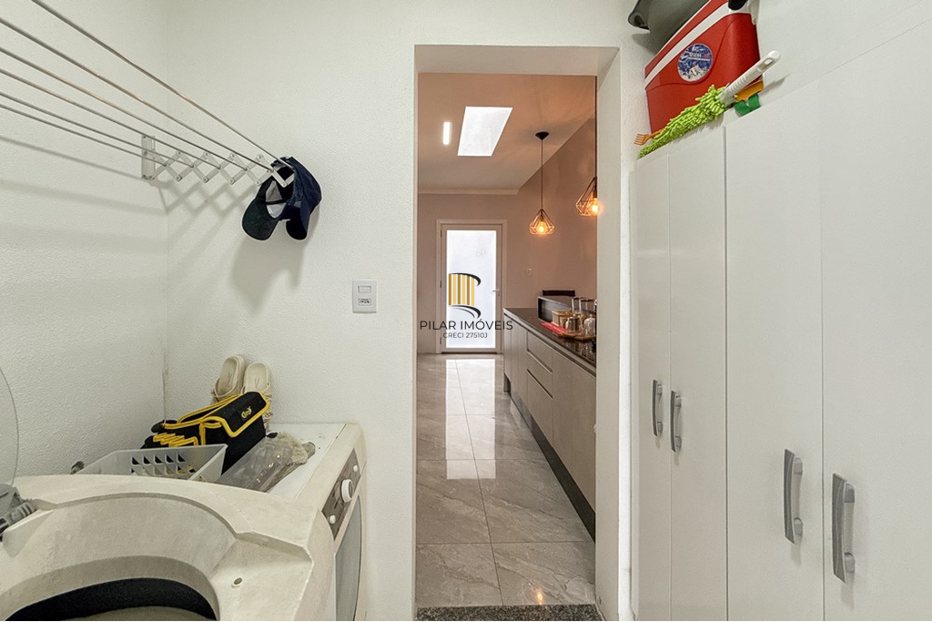 Casa 5 dormitórios no bairro Igara