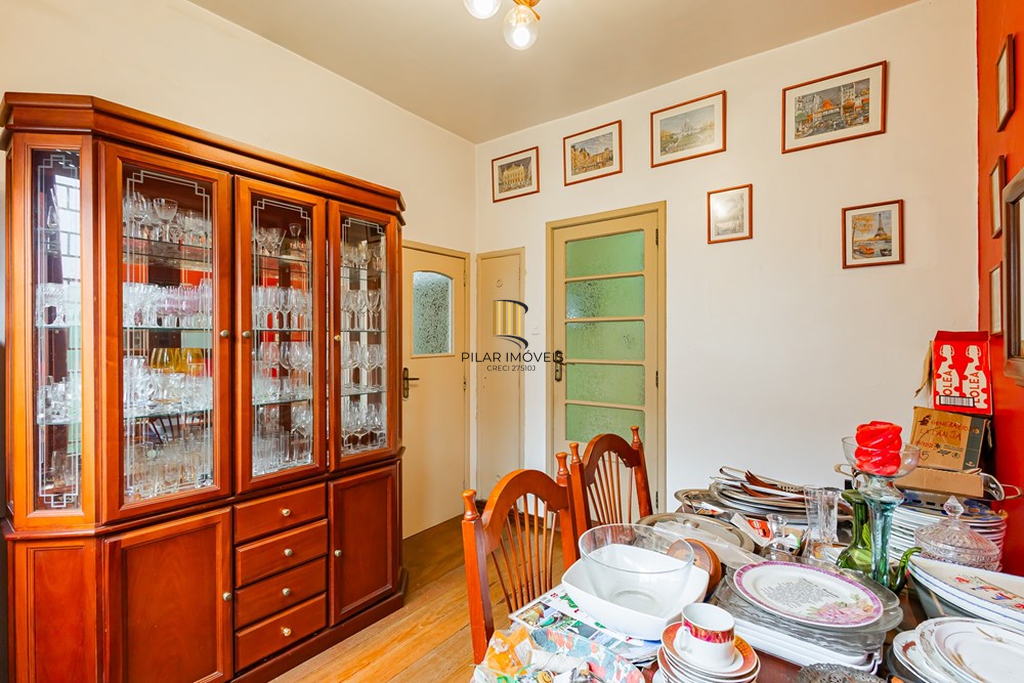 Casa 5 dormitórios no bairro Petrópolis