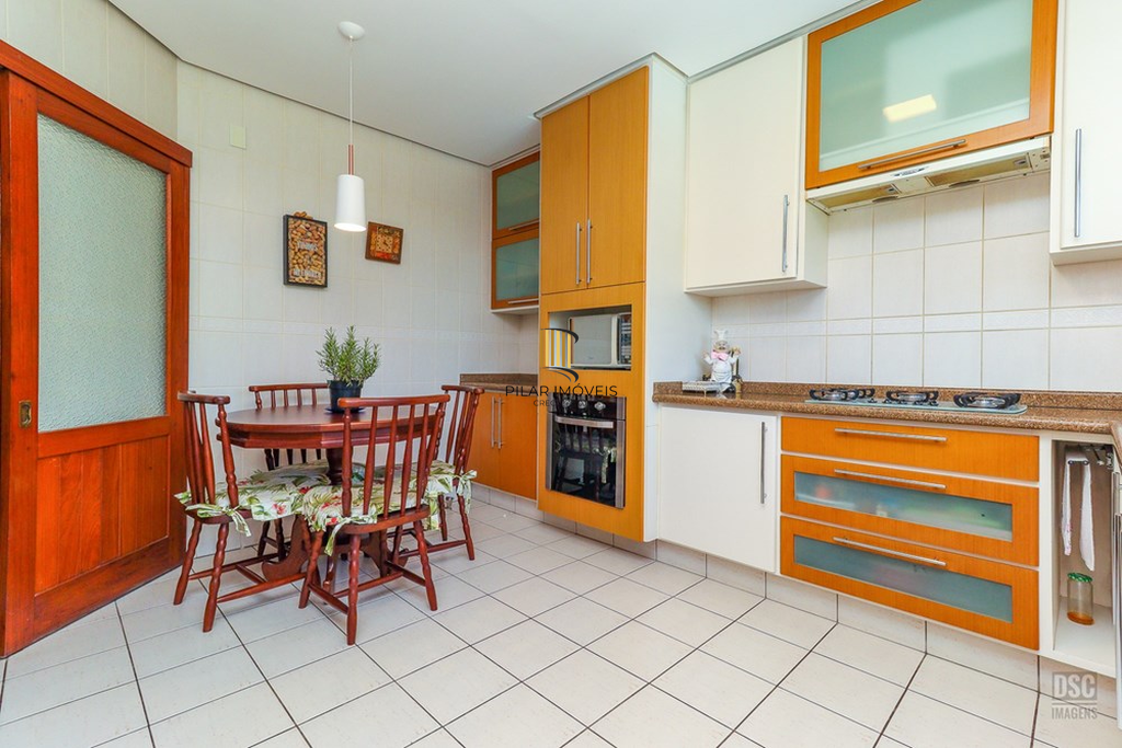 Casa 4 dormitórios no bairro Ipanema