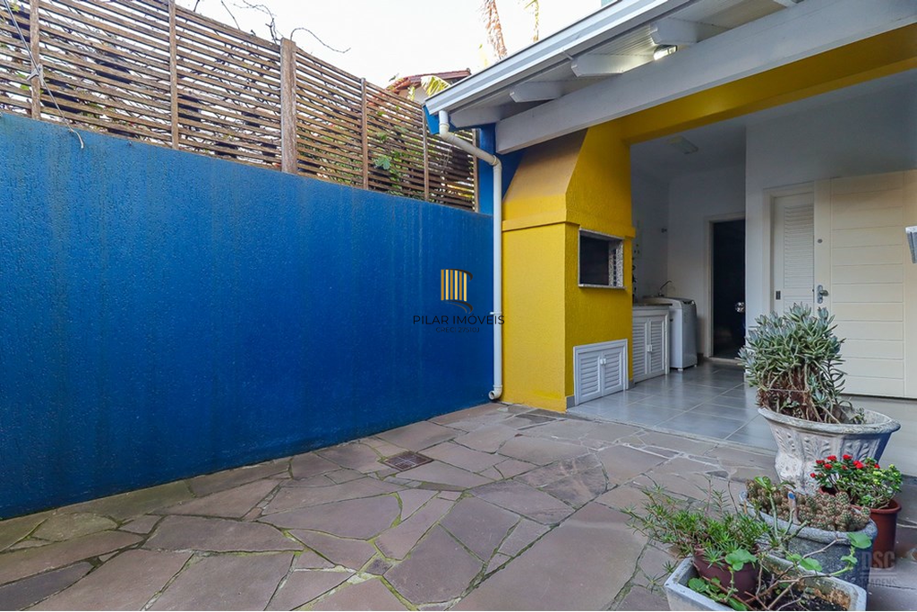 Casa de Condomínio 3 dormitórios no bairro Hípica
