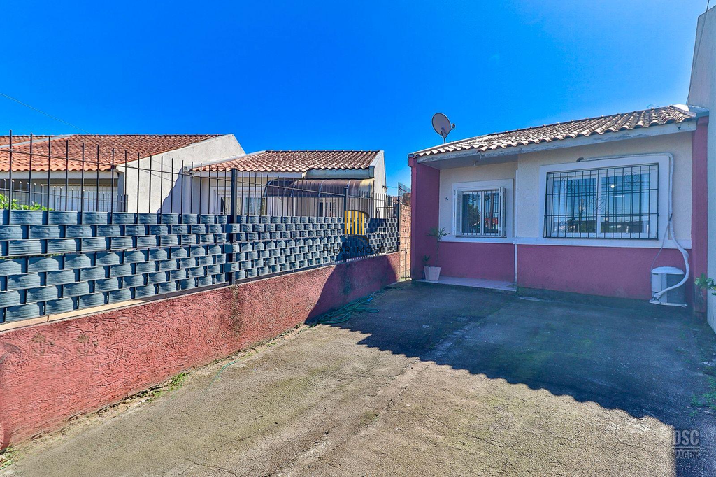Casa 2 dormitórios no bairro Hípica