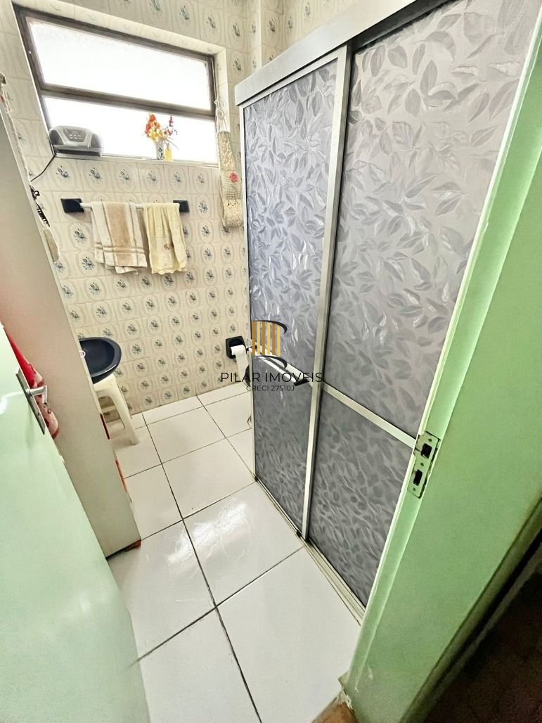Vende ótimo apto de 02 dormitórios