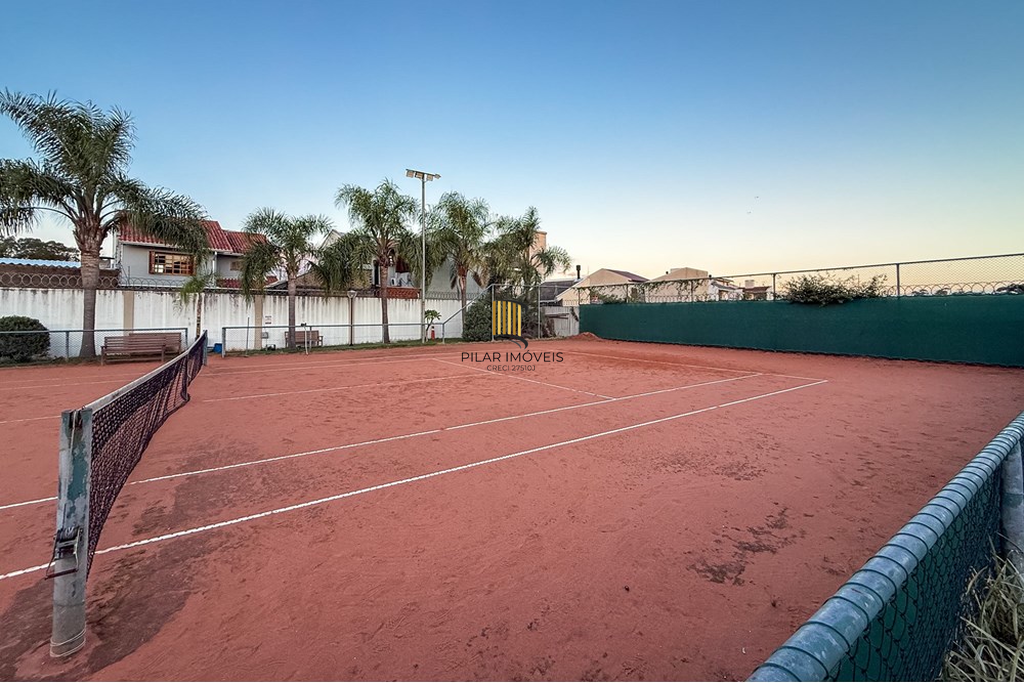 Casa 3 dormitórios no bairro Igara