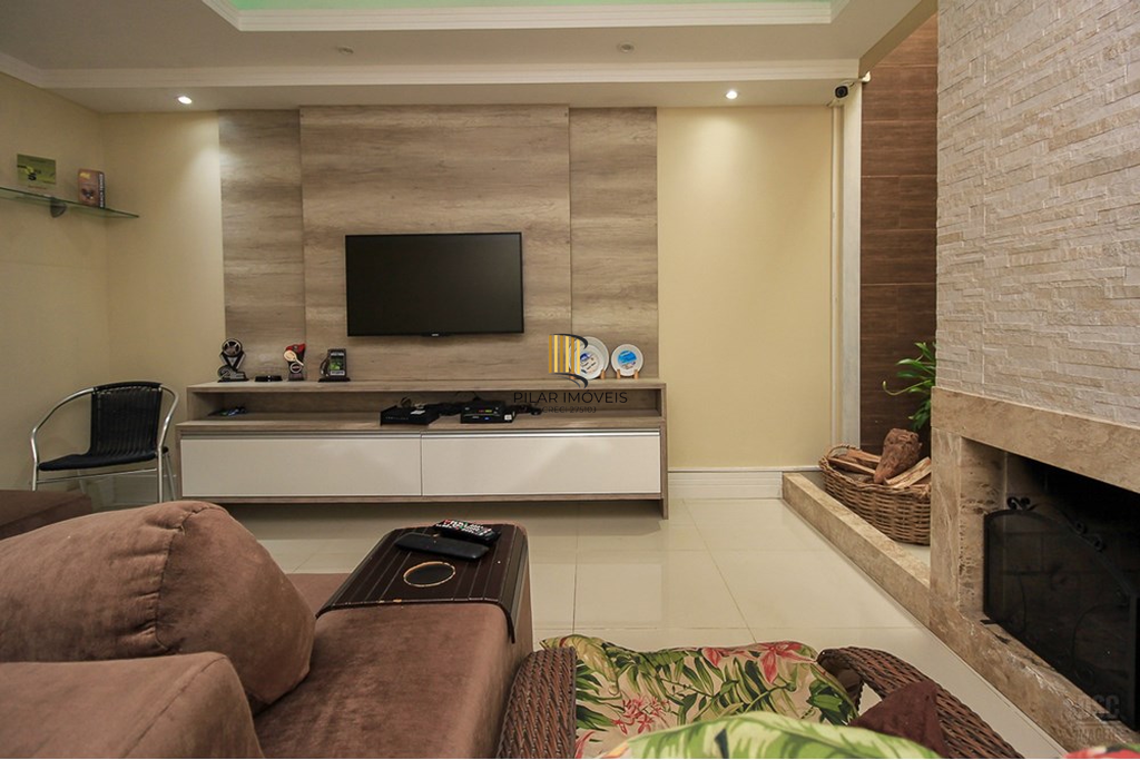 Casa 3 dormitórios no bairro Guarujá
