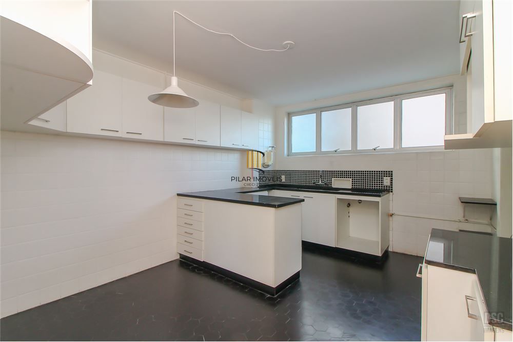 Apartamento 4 dormitórios no bairro Centro Histórico