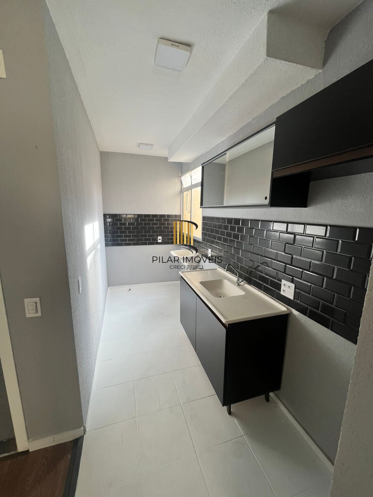 Apto 2 Dormitórios, Térreo, Sala, Cozinha, Banheiro, 01 vaga garagem-rotativa