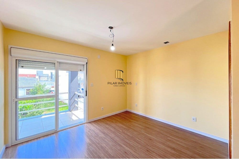 Casa 3 dormitórios no bairro Hípica