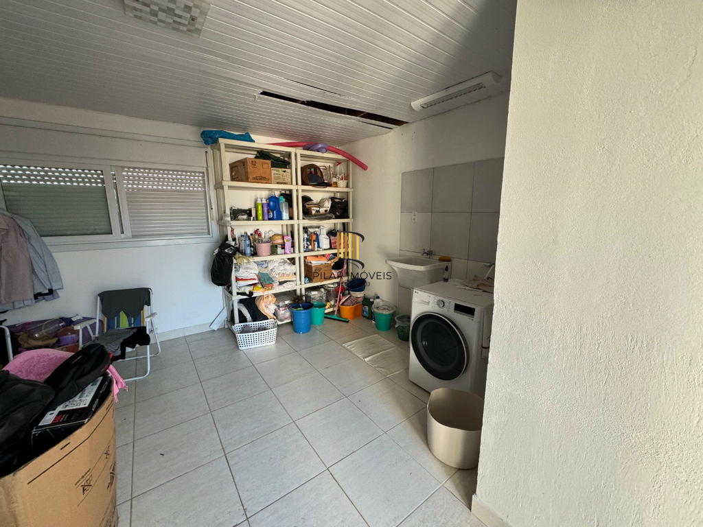 Casa 3 dormitórios no bairro Hípica