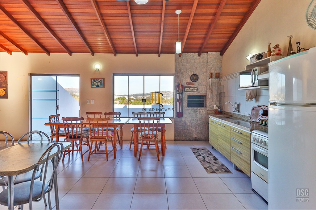 Casa 5 dormitórios no bairro Ipanema
