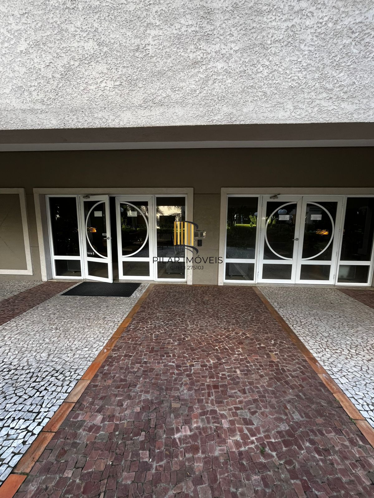 Lindo apto no Jardim Europa, 10º andar, sol e vista, mobiliado, 02 vagas fixas