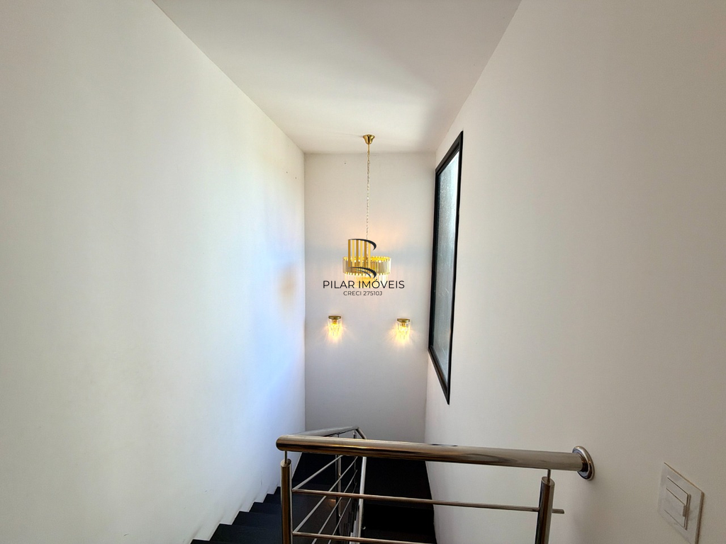 Casa 3 dormitórios no bairro Hípica