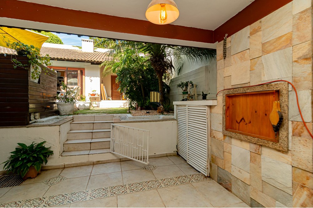 Casa 4 dormitórios no bairro Chácara das Pedras