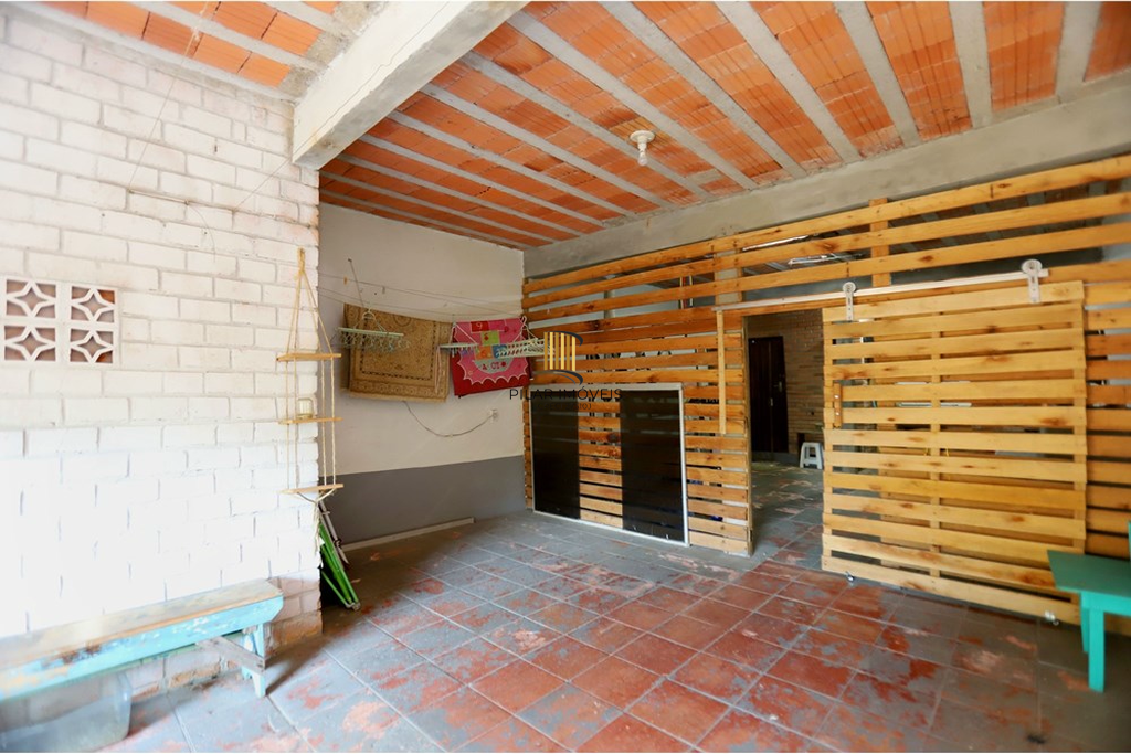 Casa 6 dormitórios no bairro Lomba do Pinheiro