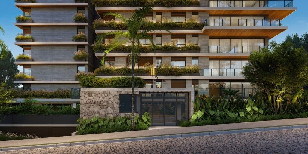 Triplex 5 dormitórios no bairro Três Figueiras
