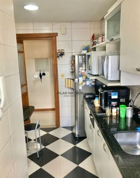 Excelente cobertura, 03 dorm com suite, churrasqueira, piscina e vista.